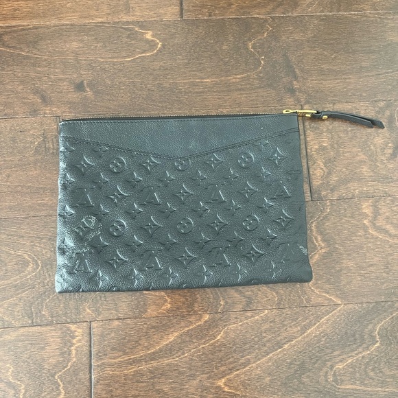 Louis Vuitton Daily Pouch - Picture 2 of 4